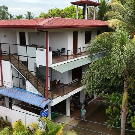 Suwani Pinnawala Homestay Exteriér fotografie