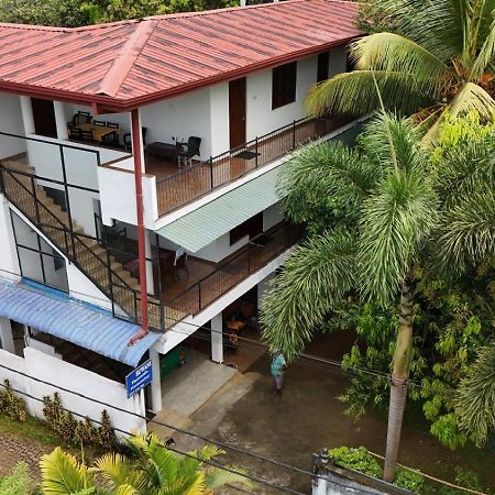 Suwani Pinnawala Homestay Exteriér fotografie