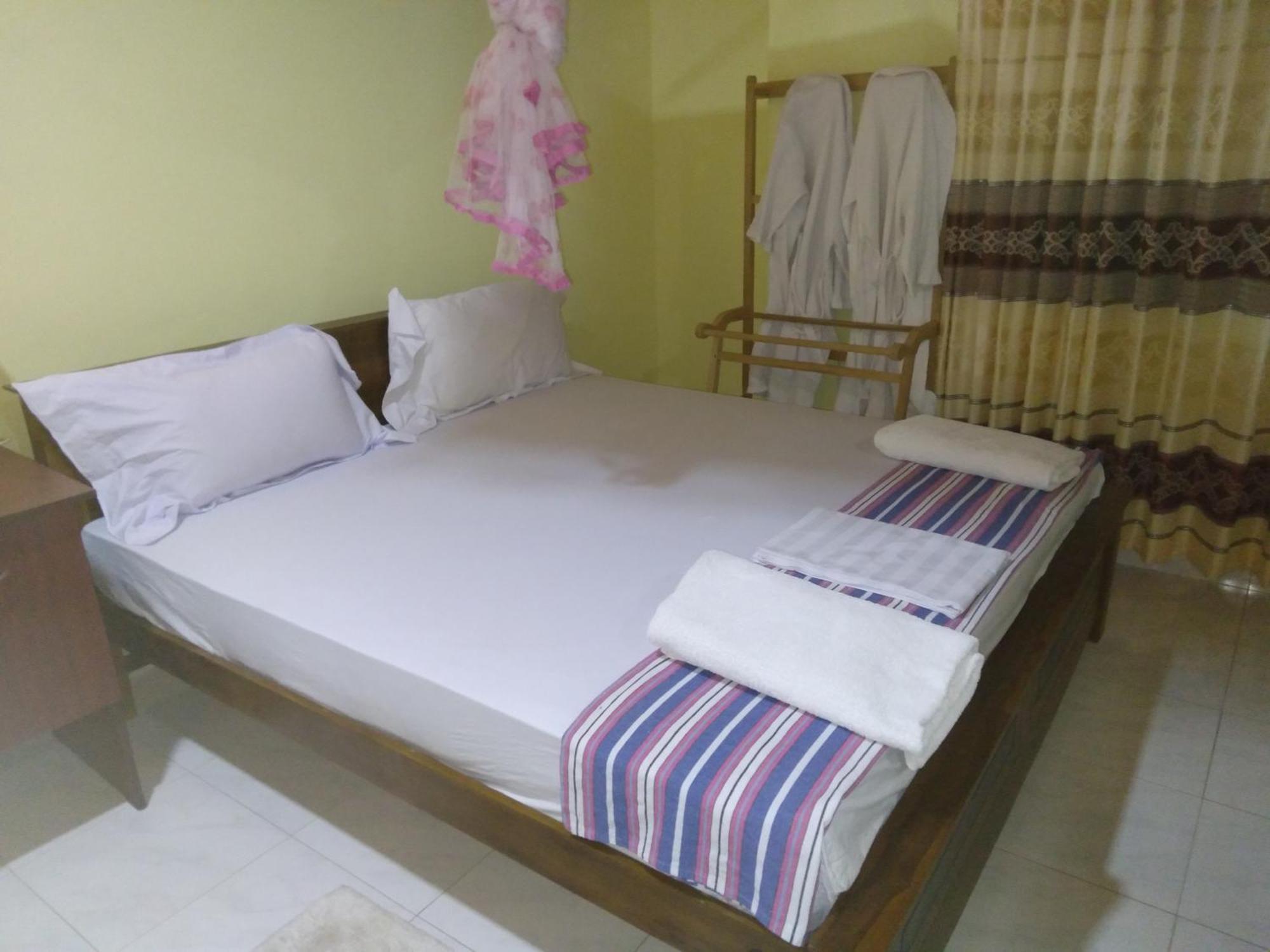 Suwani Pinnawala Homestay Pokoj fotografie