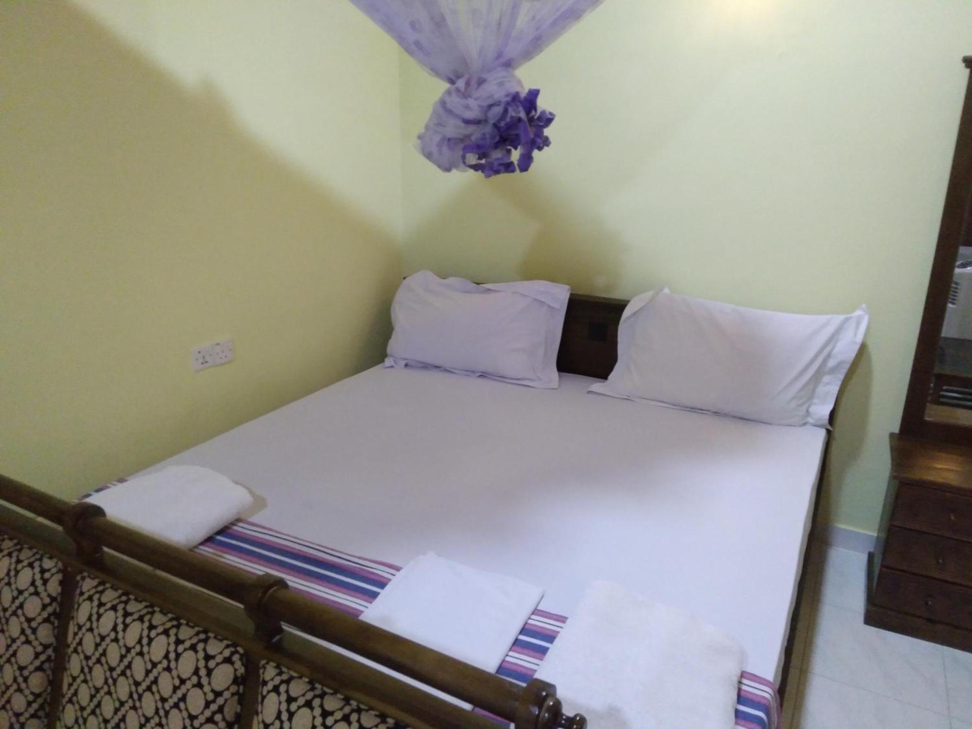 Suwani Pinnawala Homestay Pokoj fotografie