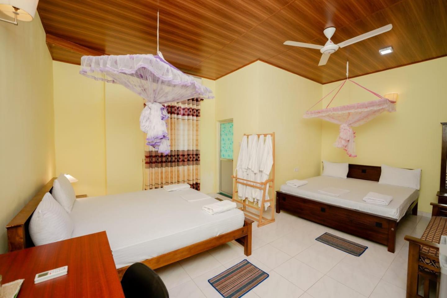 Suwani Pinnawala Homestay Exteriér fotografie