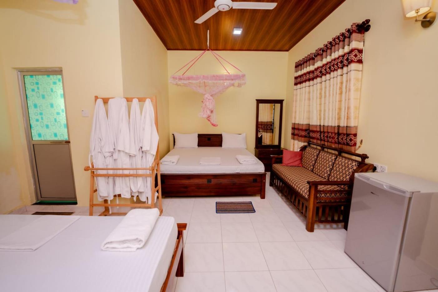 Suwani Pinnawala Homestay Exteriér fotografie