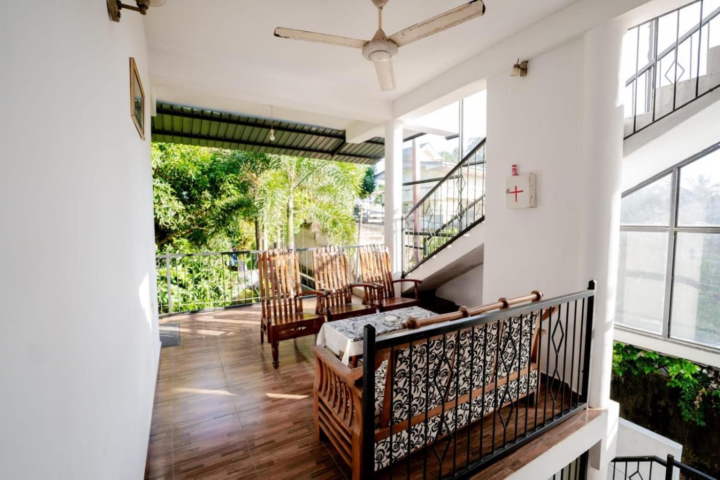 Suwani Pinnawala Homestay Exteriér fotografie