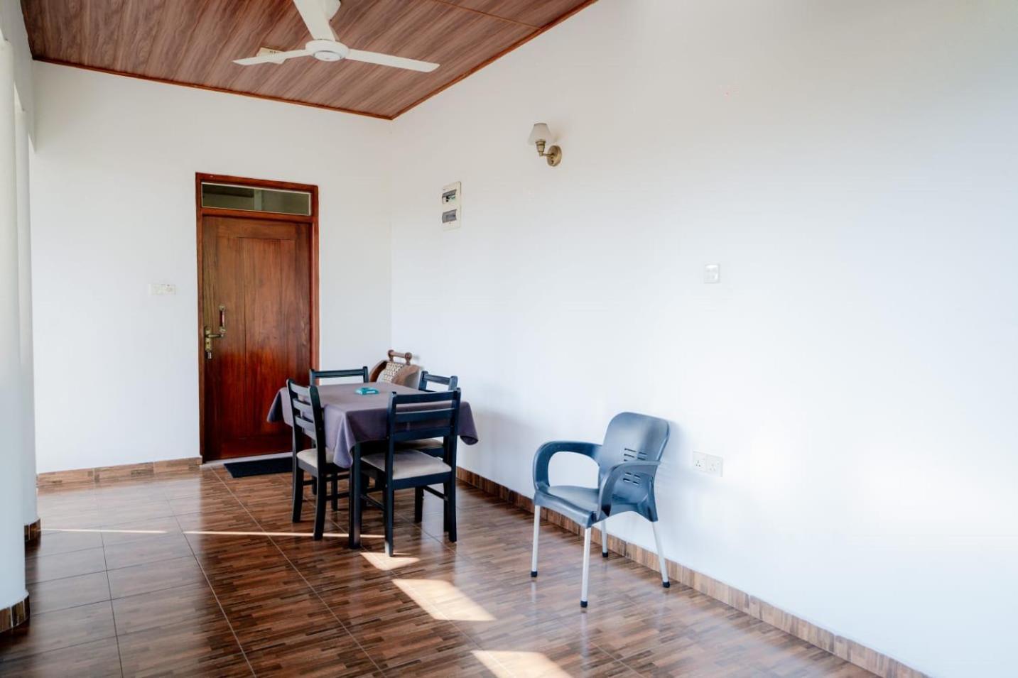 Suwani Pinnawala Homestay Exteriér fotografie