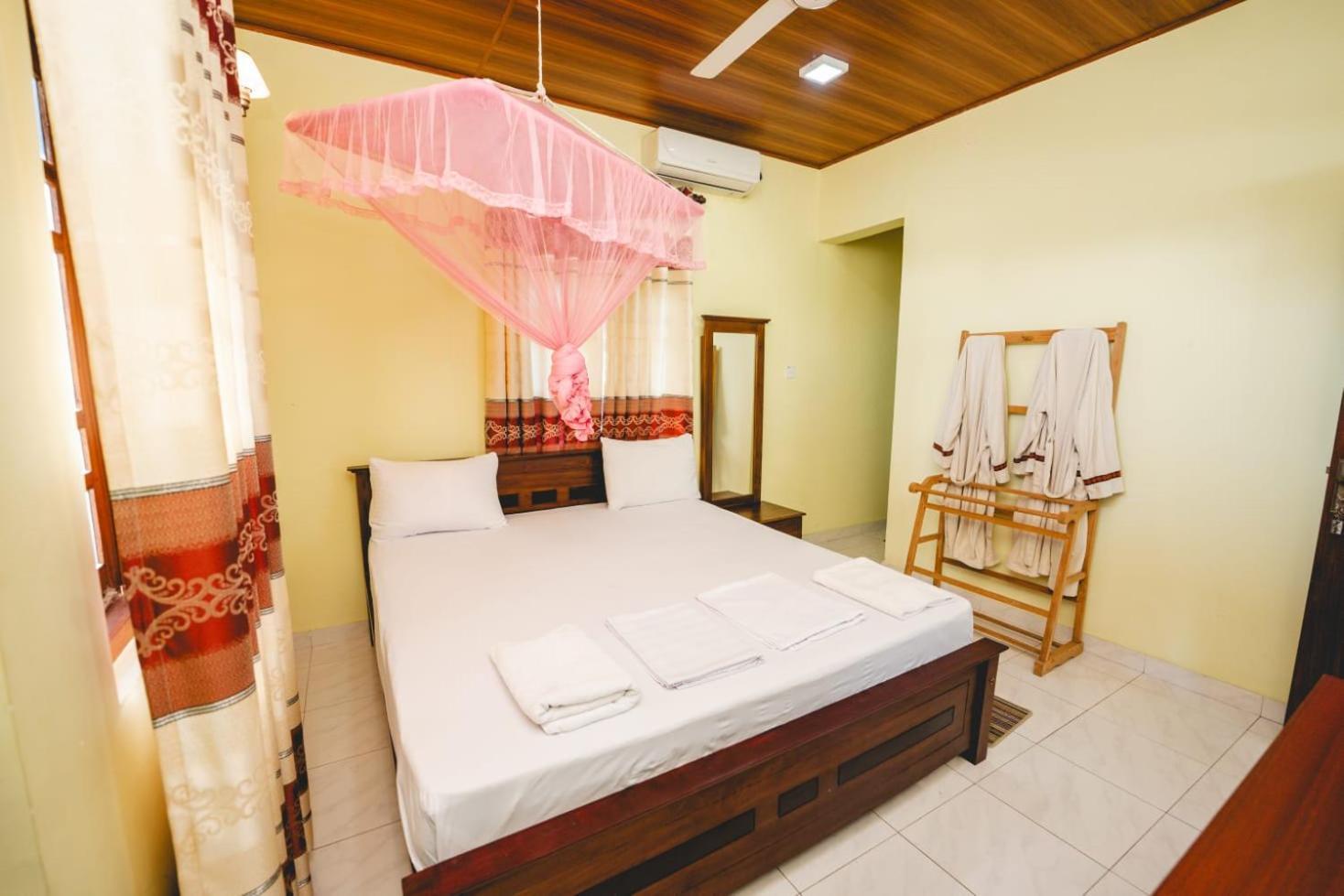 Suwani Pinnawala Homestay Exteriér fotografie