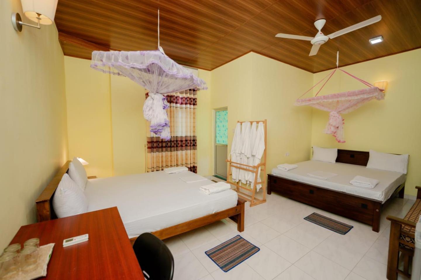 Suwani Pinnawala Homestay Exteriér fotografie
