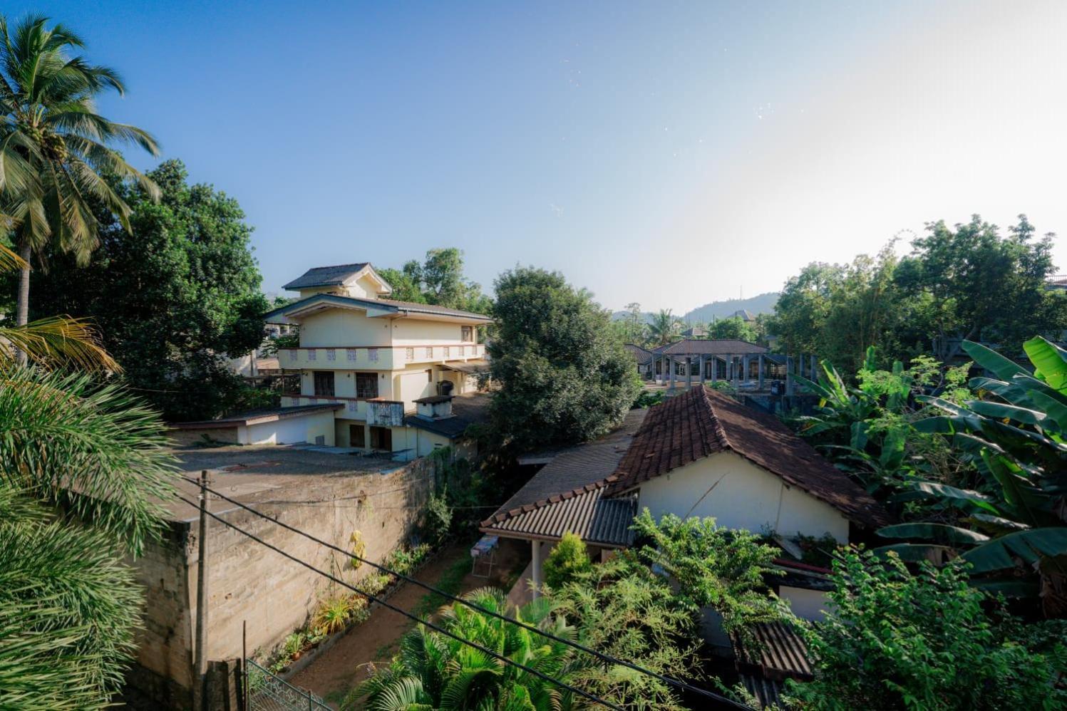Suwani Pinnawala Homestay Exteriér fotografie