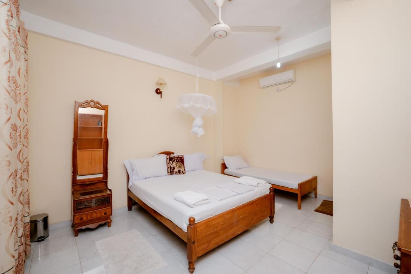 Suwani Pinnawala Homestay Exteriér fotografie