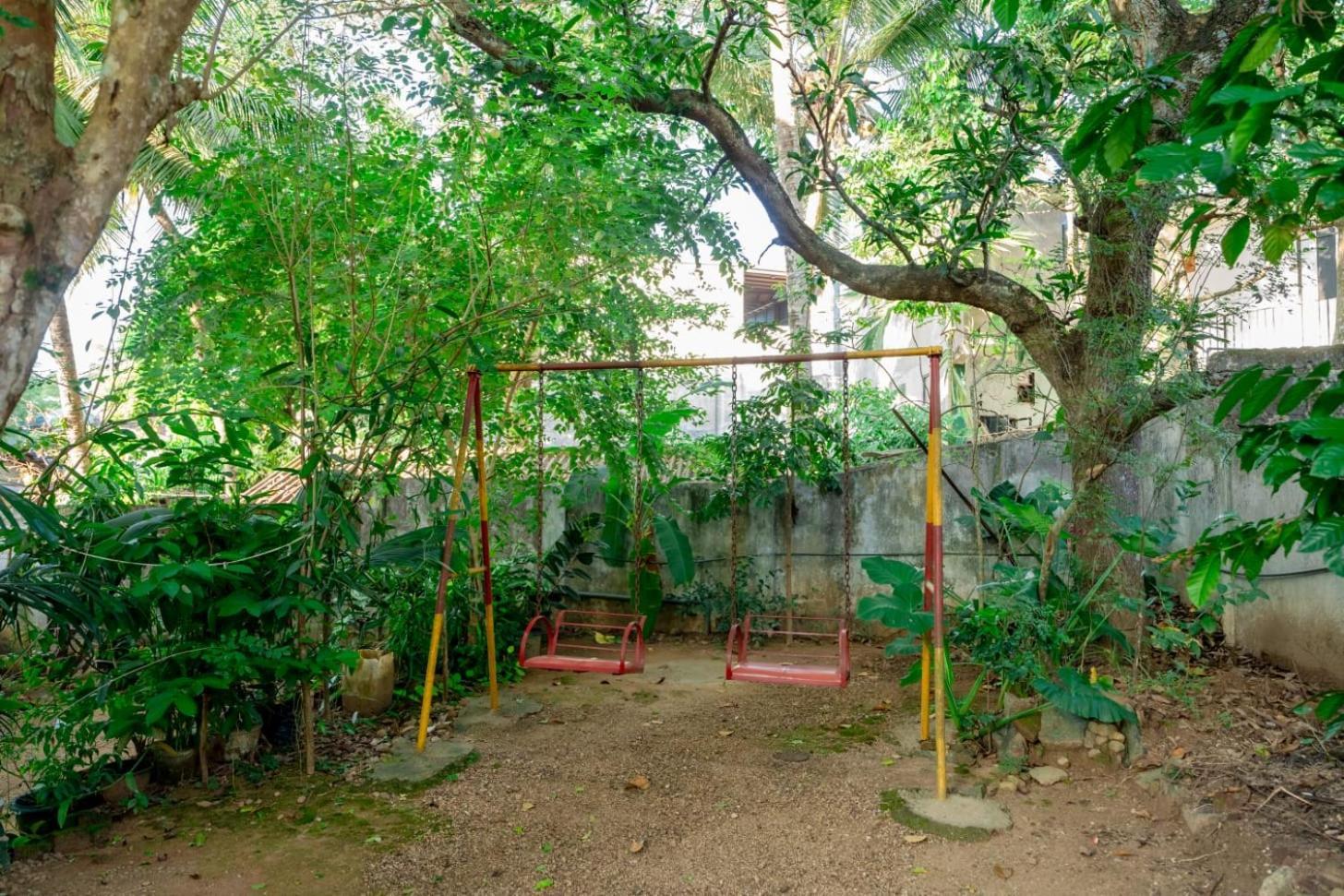 Suwani Pinnawala Homestay Exteriér fotografie