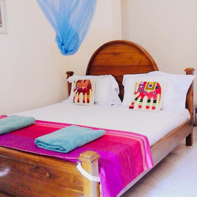 Suwani Pinnawala Homestay Exteriér fotografie