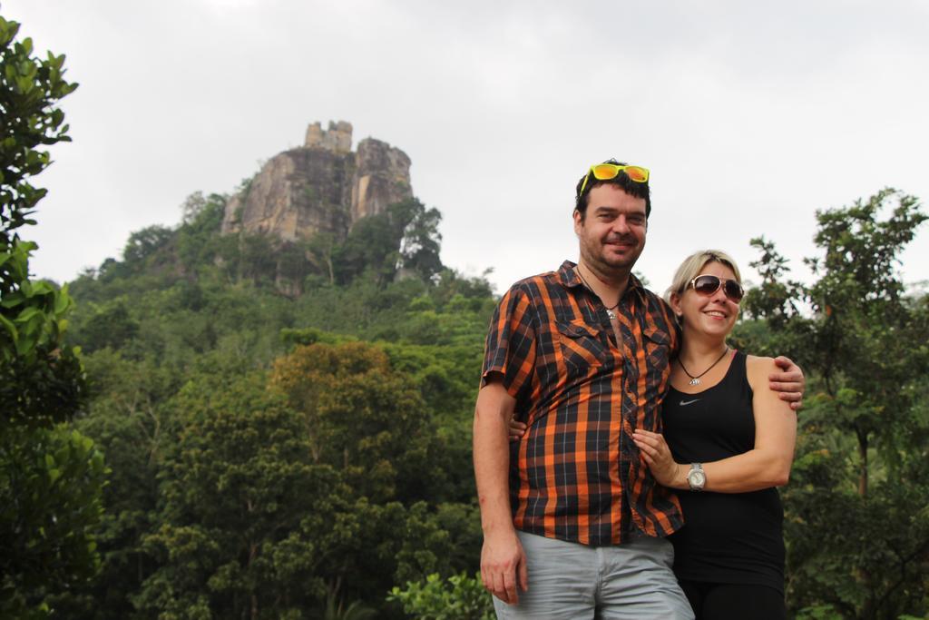 Suwani Pinnawala Homestay Exteriér fotografie