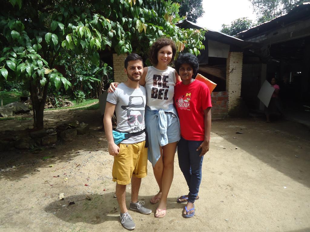 Suwani Pinnawala Homestay Exteriér fotografie