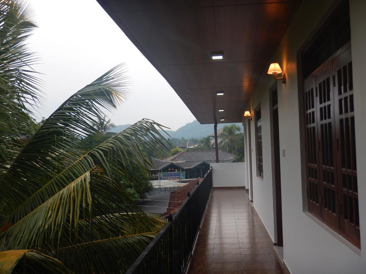 Suwani Pinnawala Homestay Exteriér fotografie